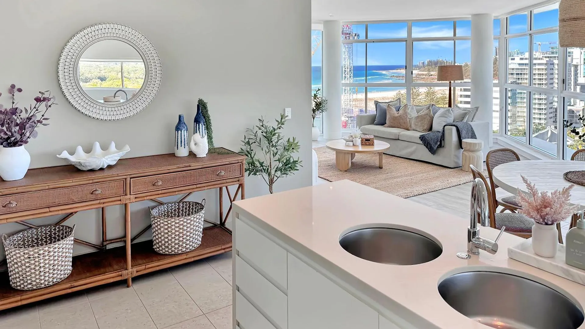 New 2 Level Coastal Luxe Penthouse With Rooftop Gold Coast 0*,  Australia