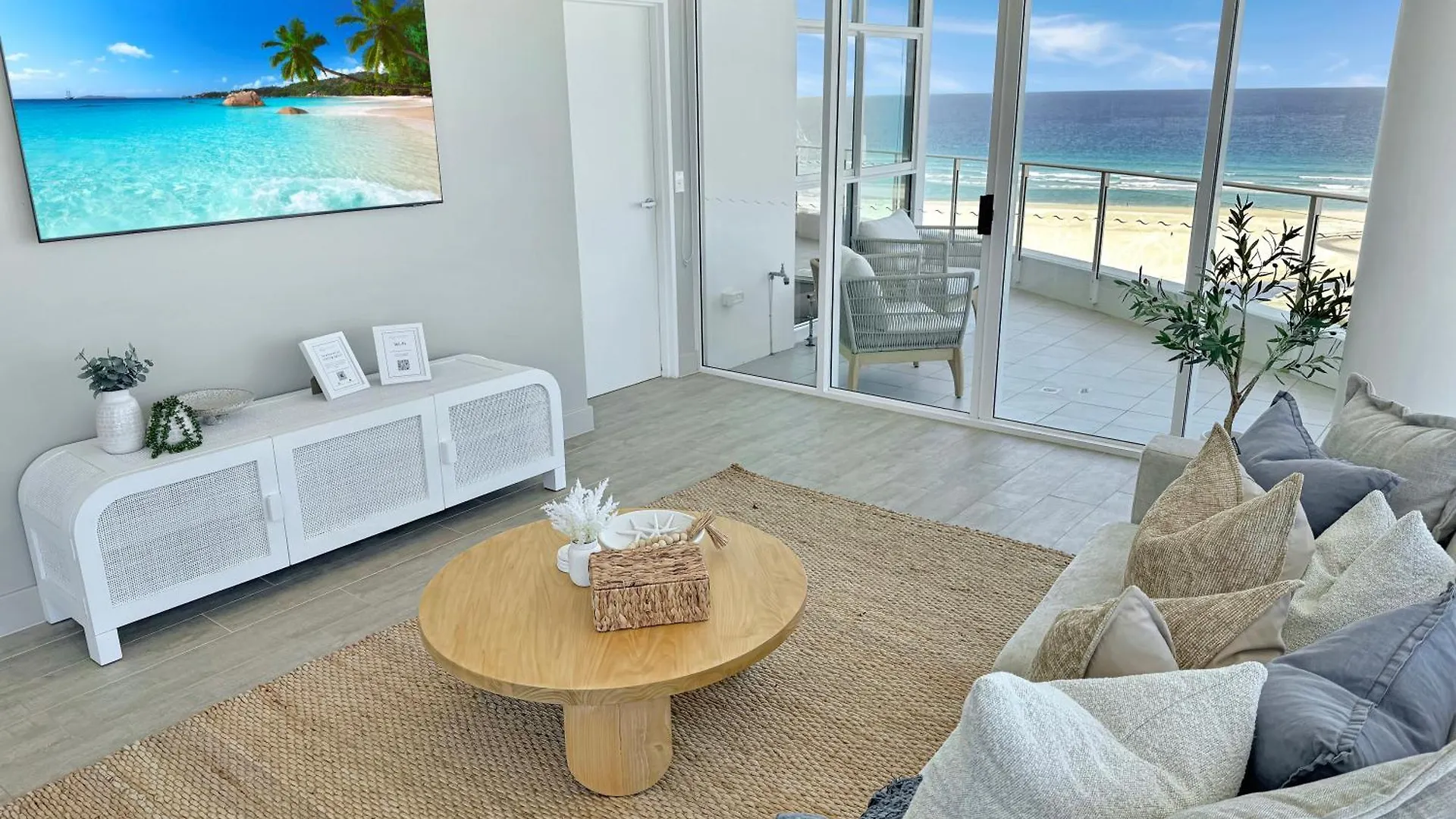 New 2 Level Coastal Luxe Penthouse With Rooftop Gold Coast 0*,  Australia