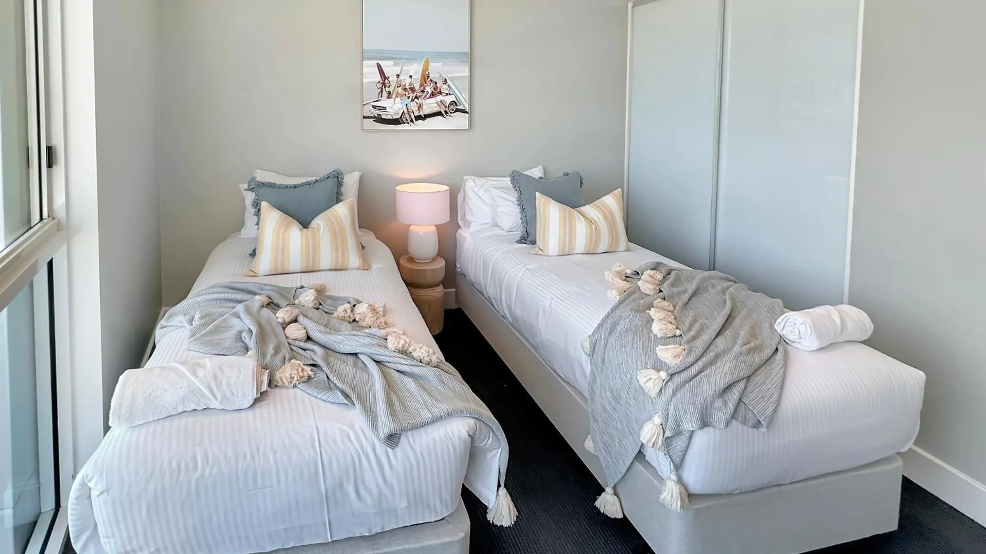 New 2 Level Coastal Luxe Penthouse With Rooftop Gold Coast Apartment