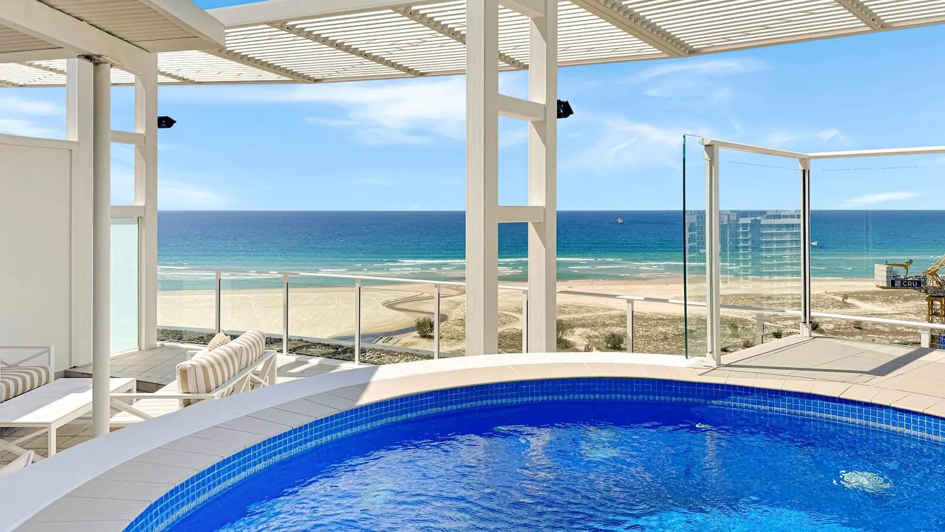 New 2 Level Coastal Luxe Penthouse With Rooftop Gold Coast Apartment