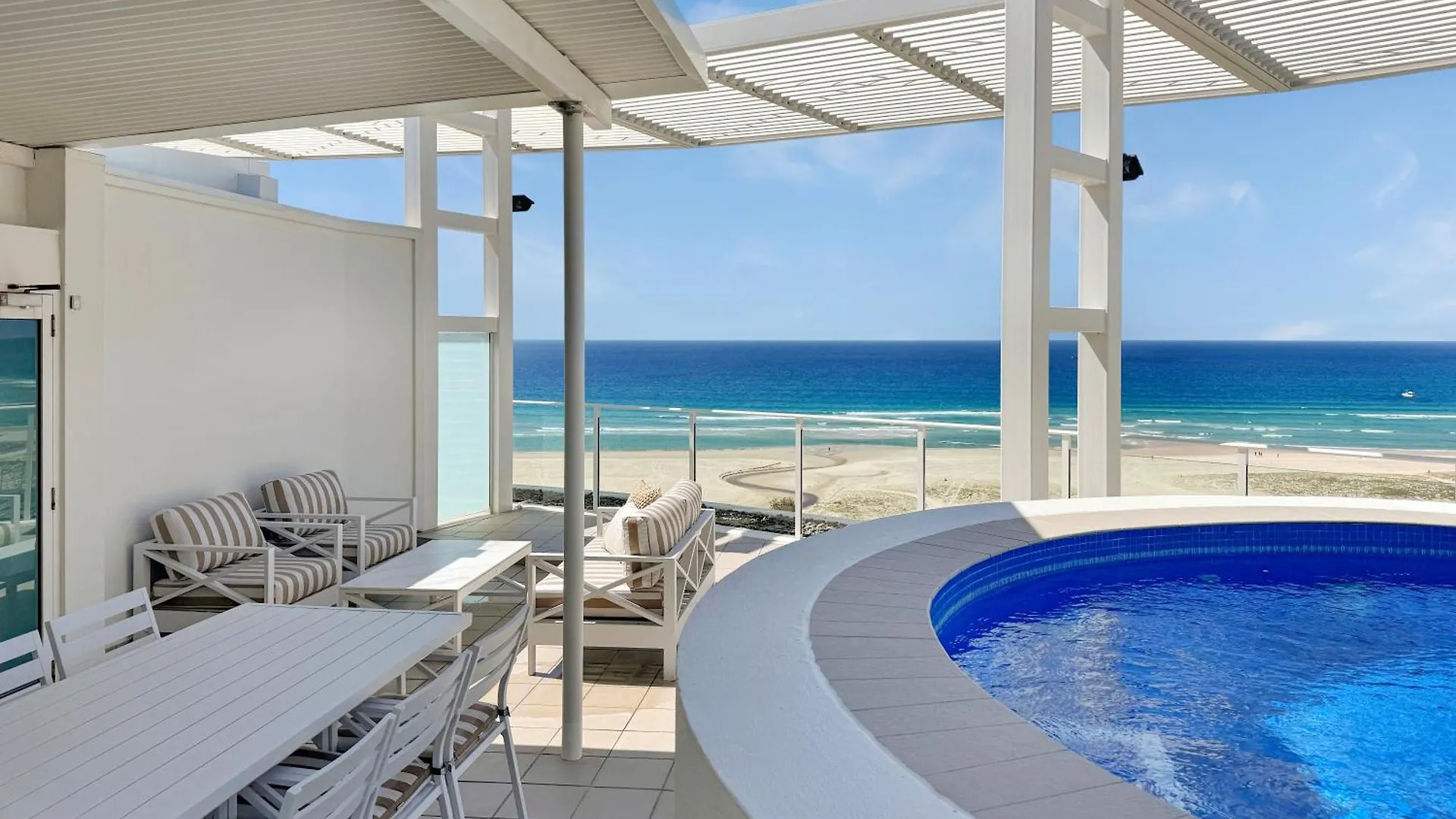New 2 Level Coastal Luxe Penthouse With Rooftop Gold Coast 0*,