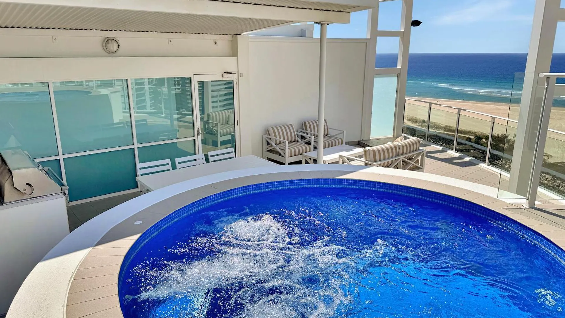 Apartment New 2 Level Coastal Luxe Penthouse With Rooftop Gold Coast