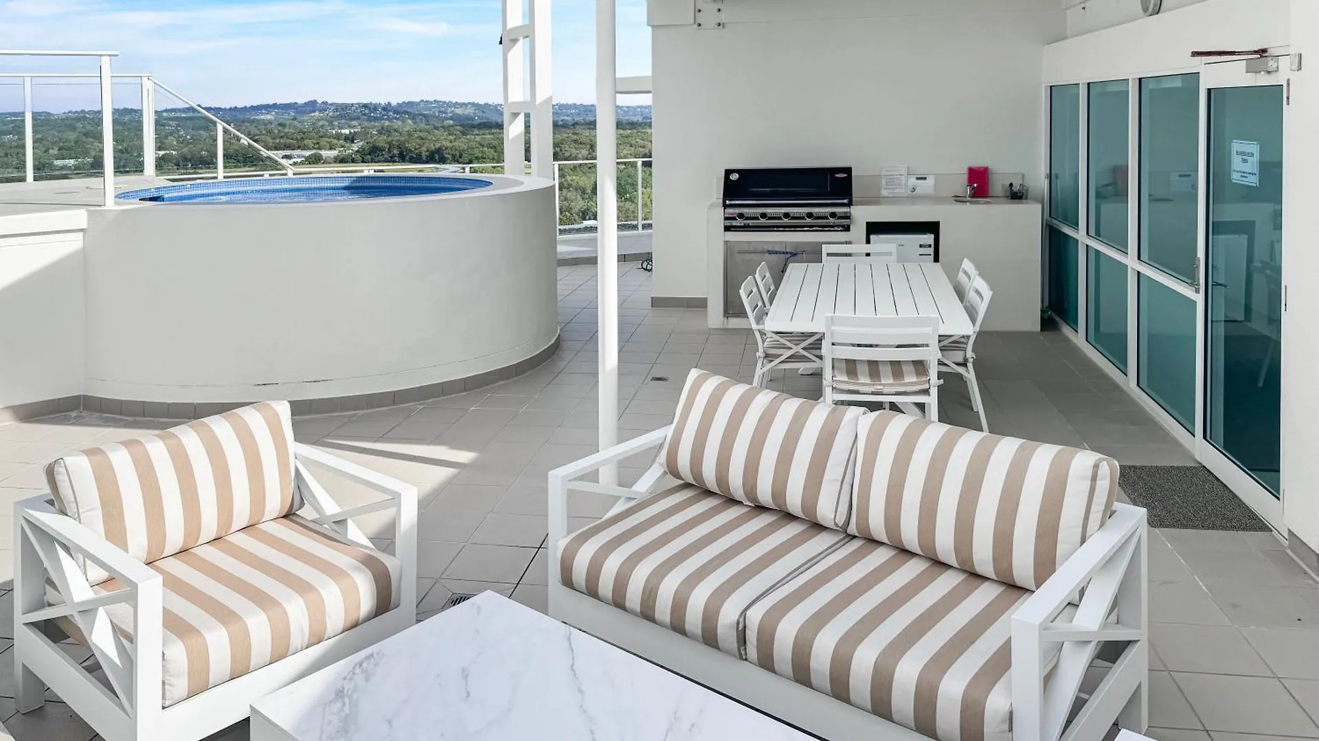 New 2 Level Coastal Luxe Penthouse With Rooftop Gold Coast 0*,