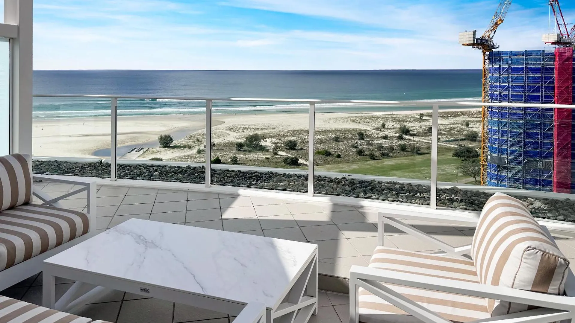 New 2 Level Coastal Luxe Penthouse With Rooftop Gold Coast Apartment