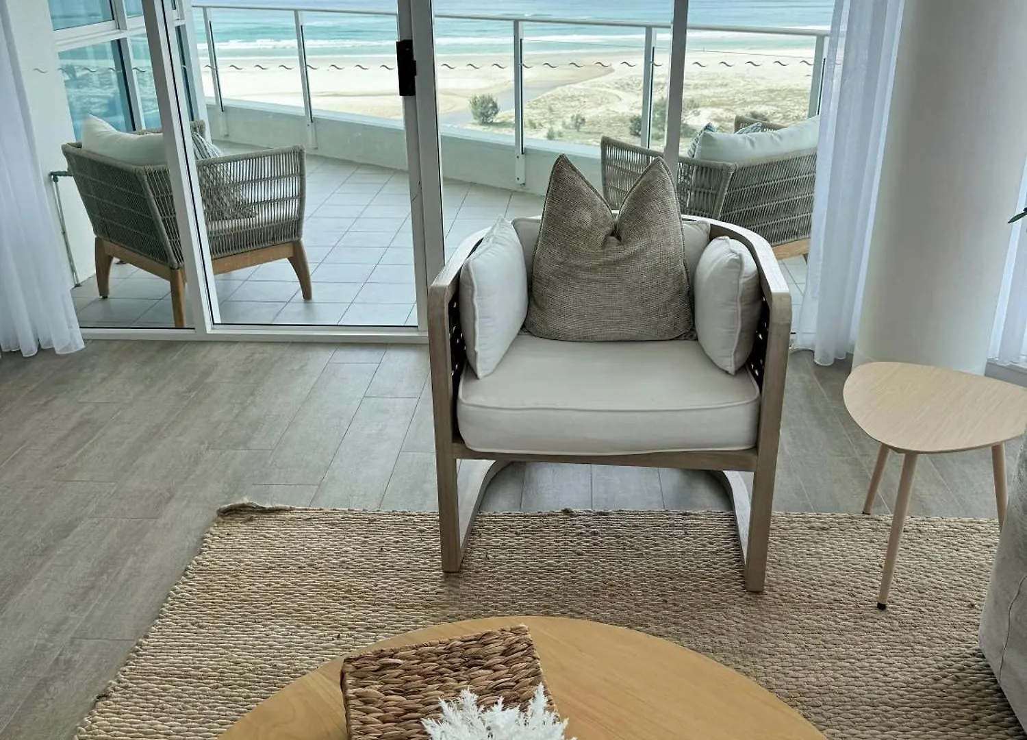 Apartment New 2 Level Coastal Luxe Penthouse With Rooftop Gold Coast Australia