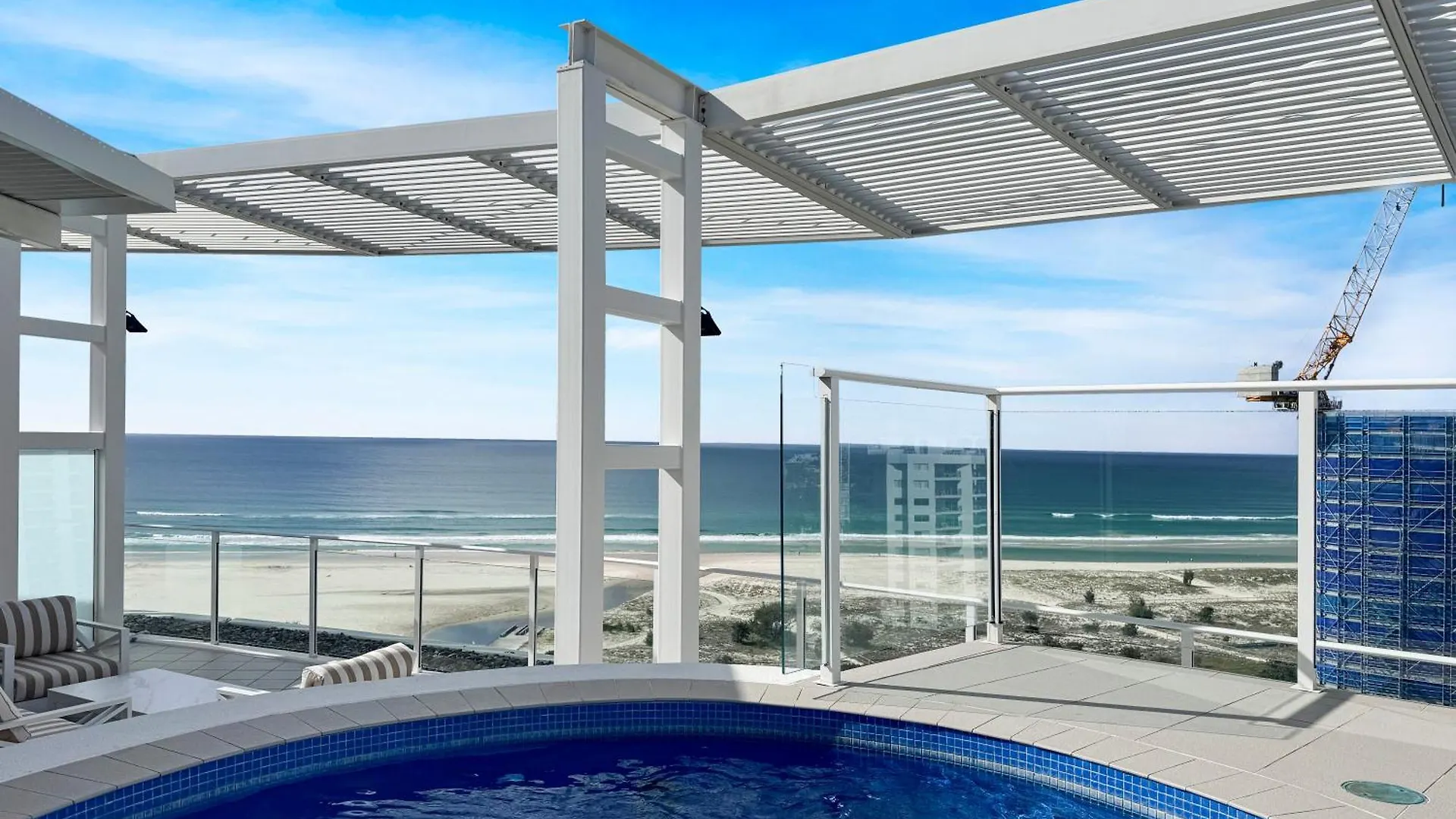 New 2 Level Coastal Luxe Penthouse With Rooftop Gold Coast