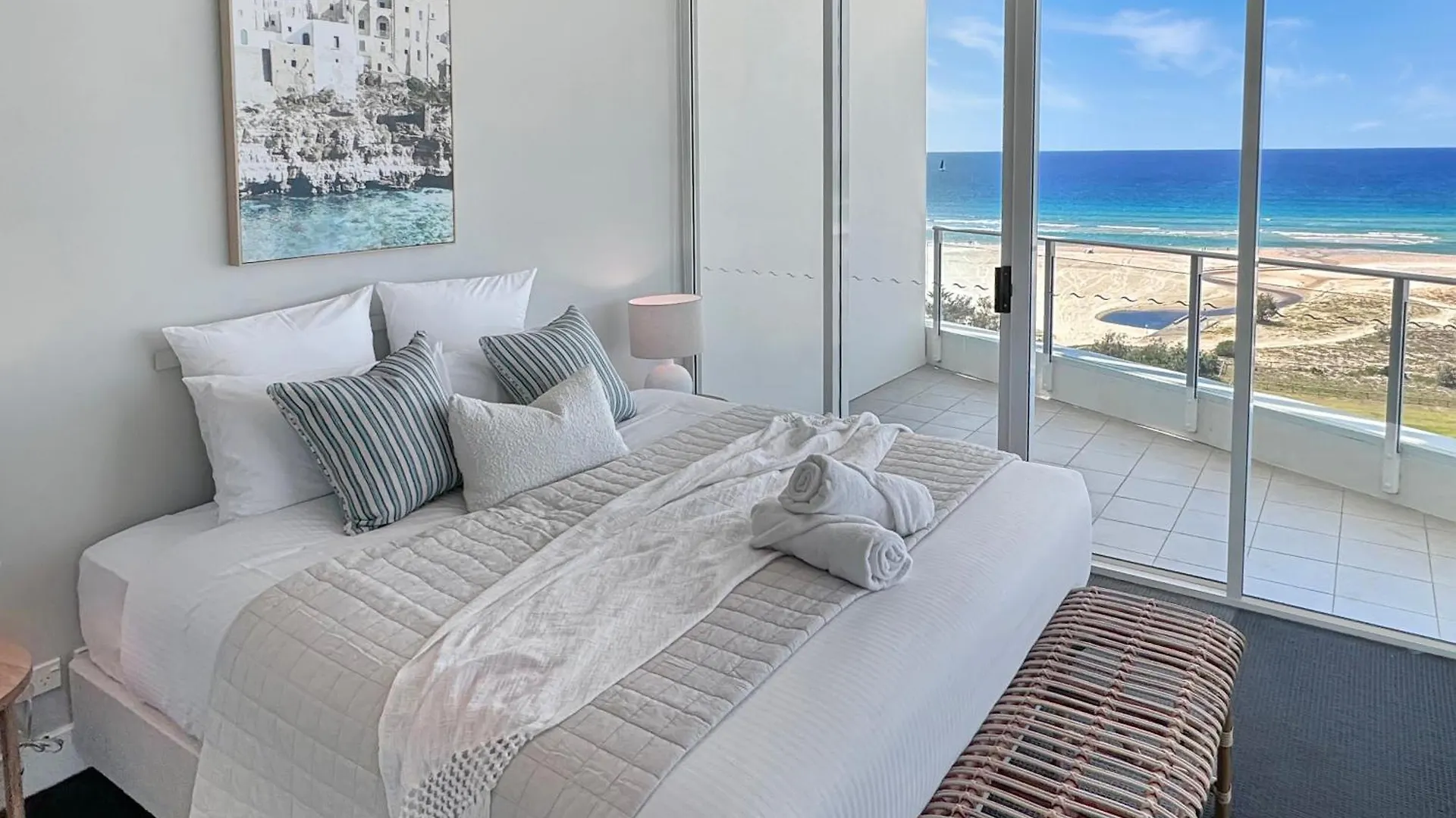 New 2 Level Coastal Luxe Penthouse With Rooftop Gold Coast
