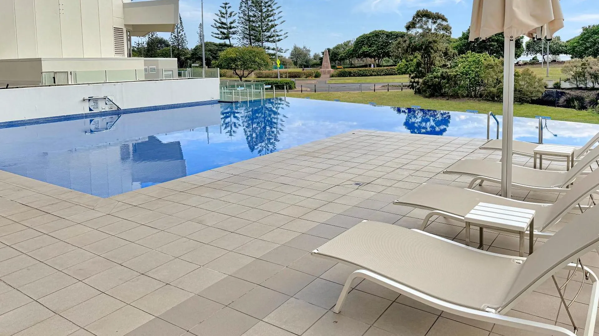 New 2 Level Coastal Luxe Penthouse With Rooftop Gold Coast Australia