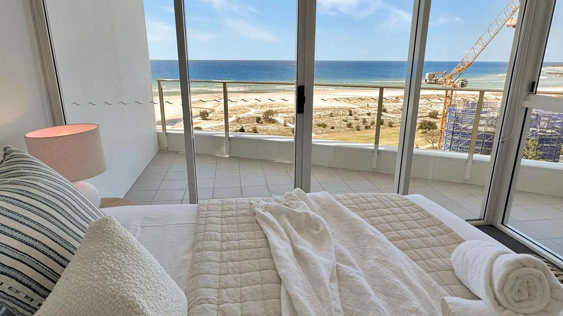 Apartment New 2 Level Coastal Luxe Penthouse With Rooftop Gold Coast