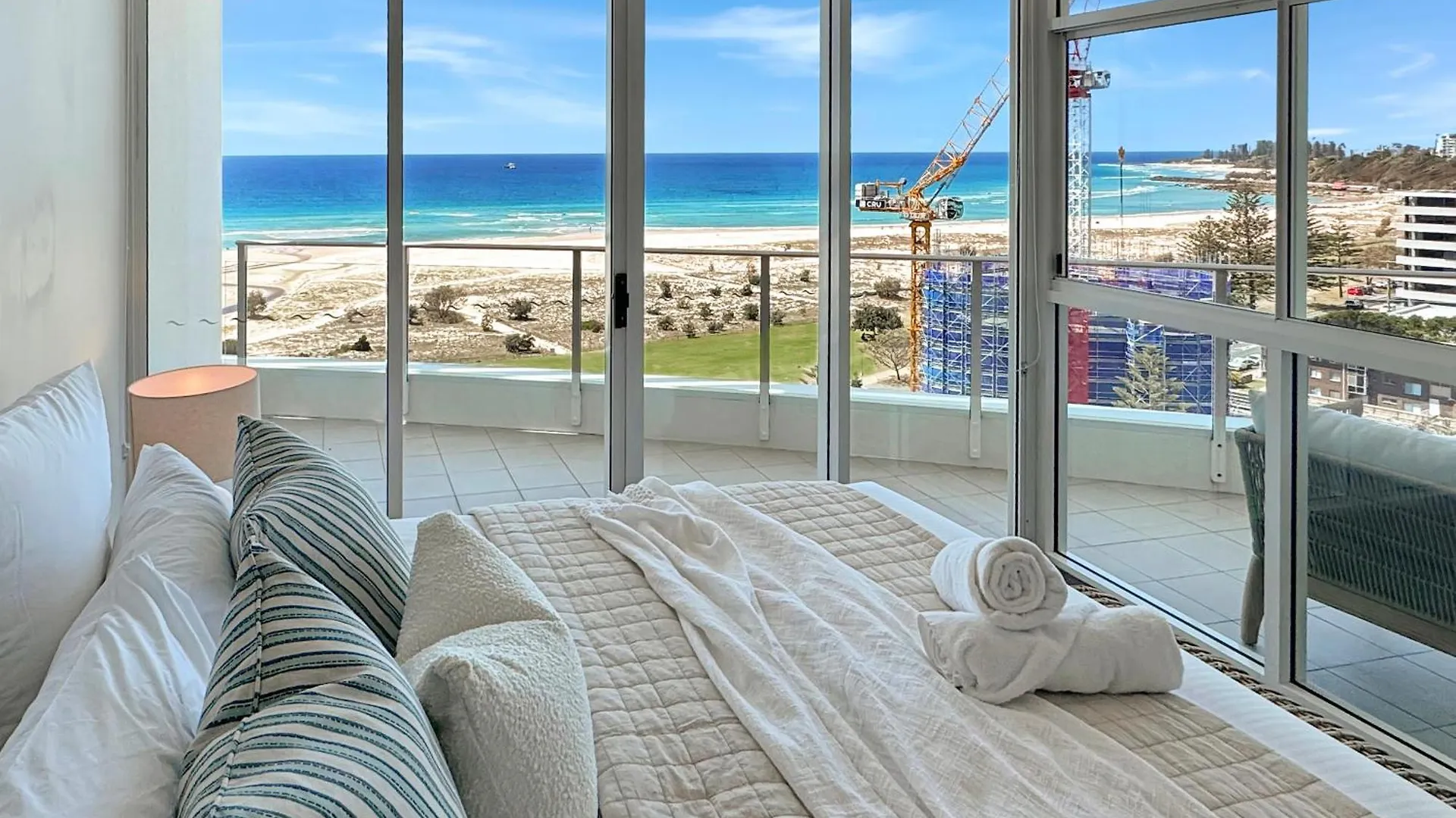 New 2 Level Coastal Luxe Penthouse With Rooftop Gold Coast 0*,