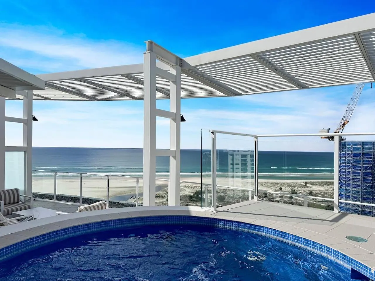 New 2 Level Coastal Luxe Penthouse With Rooftop Gold Coast