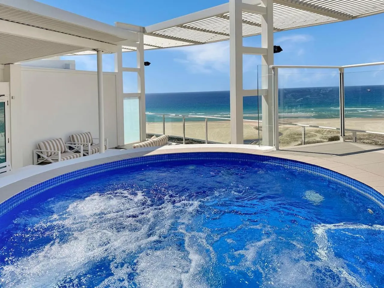 New 2 Level Coastal Luxe Penthouse With Rooftop Gold Coast