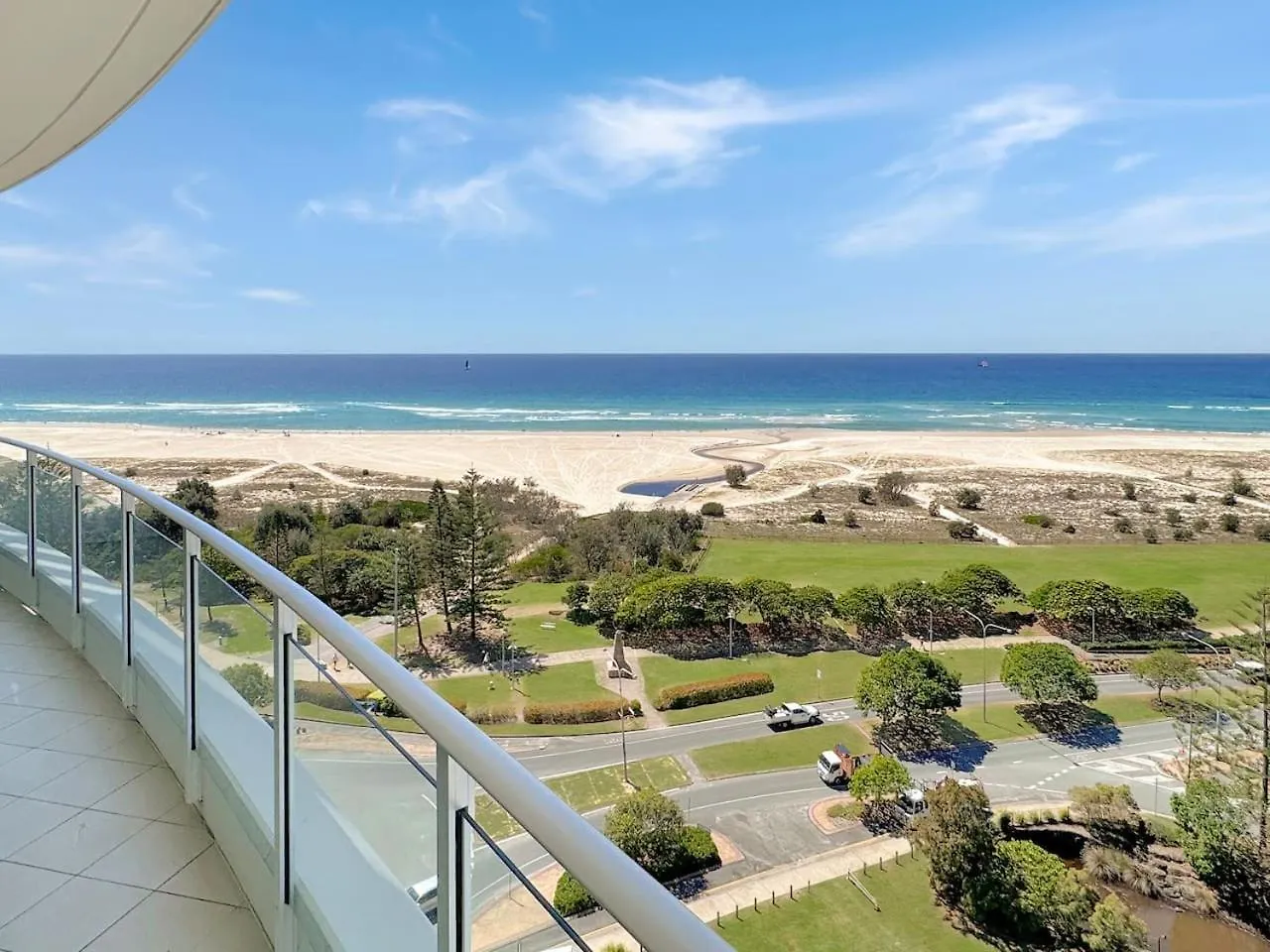 New 2 Level Coastal Luxe Penthouse With Rooftop Gold Coast Apartment