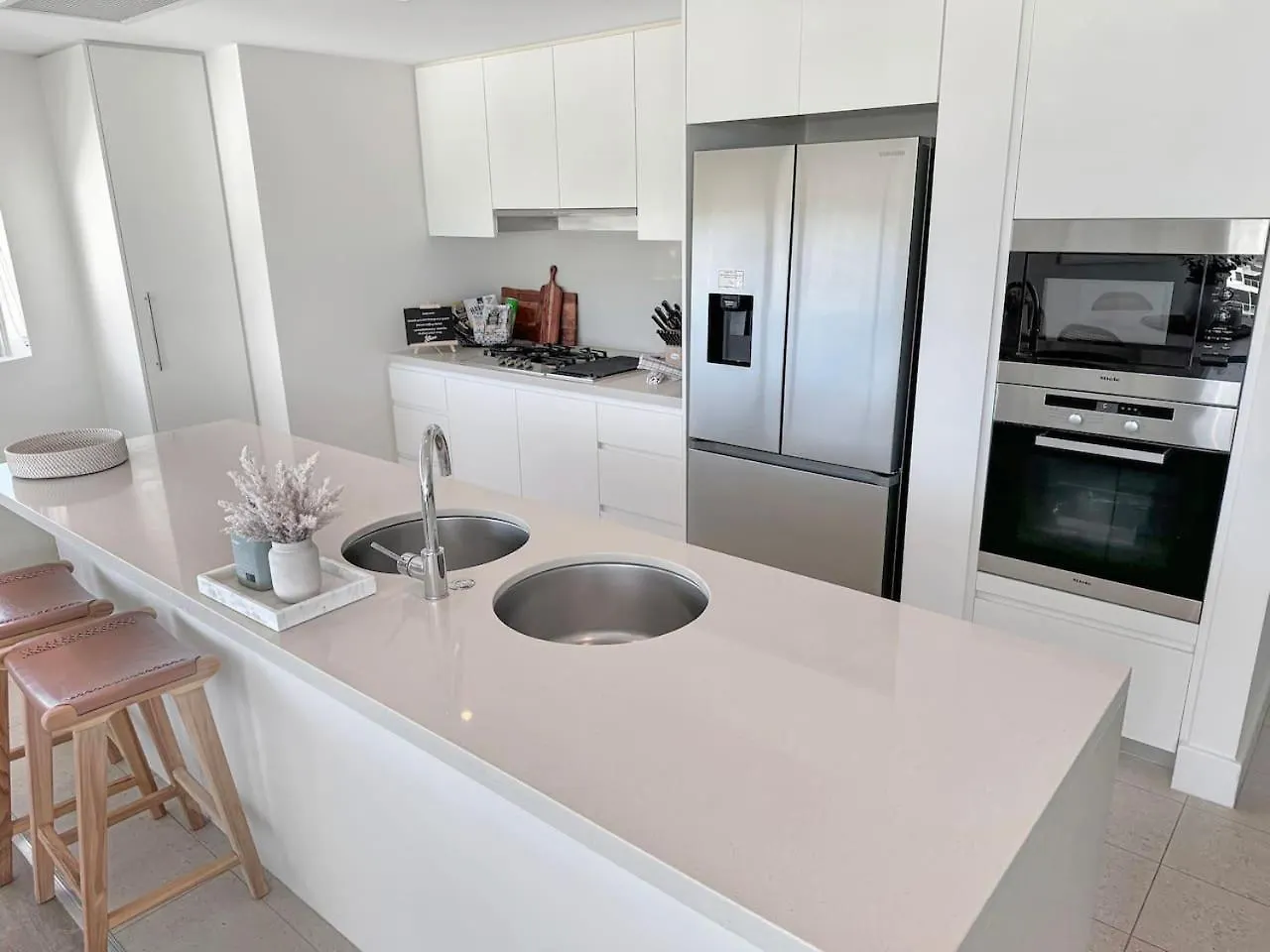 Apartment New 2 Level Coastal Luxe Penthouse With Rooftop Gold Coast Australia