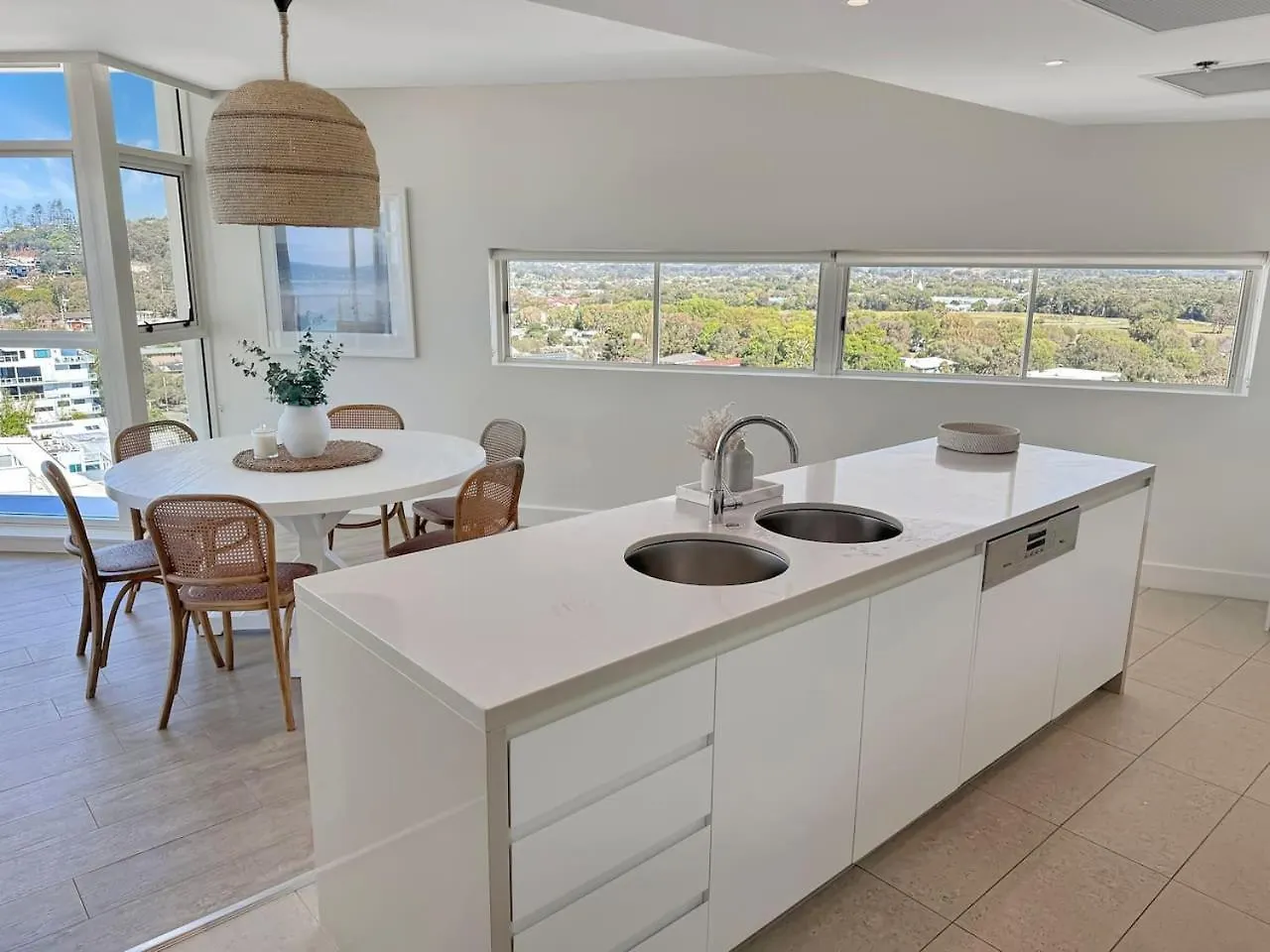 Apartment New 2 Level Coastal Luxe Penthouse With Rooftop Gold Coast