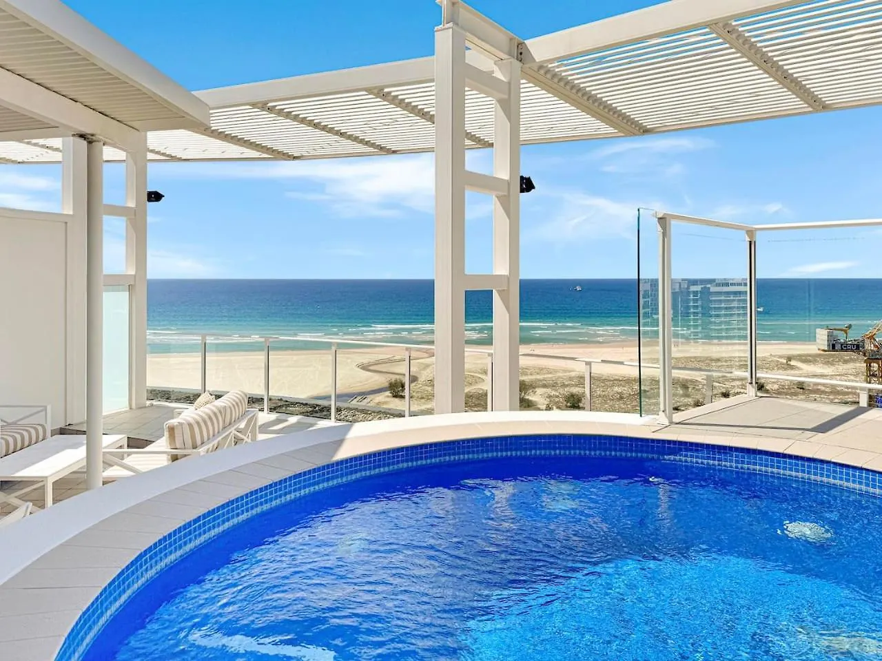 New 2 Level Coastal Luxe Penthouse With Rooftop Gold Coast Apartment