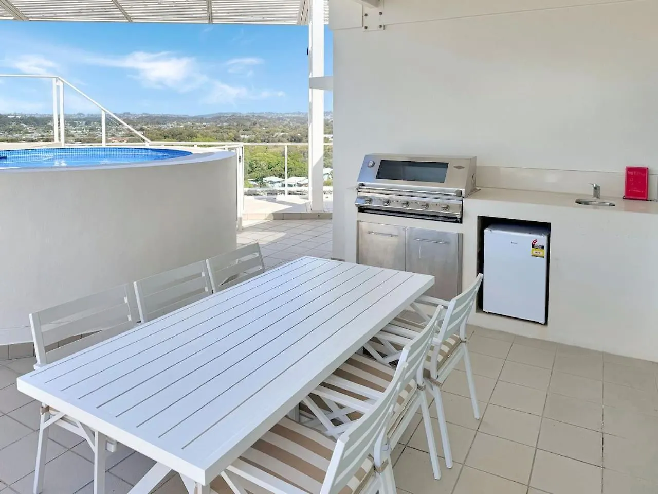 New 2 Level Coastal Luxe Penthouse With Rooftop Gold Coast