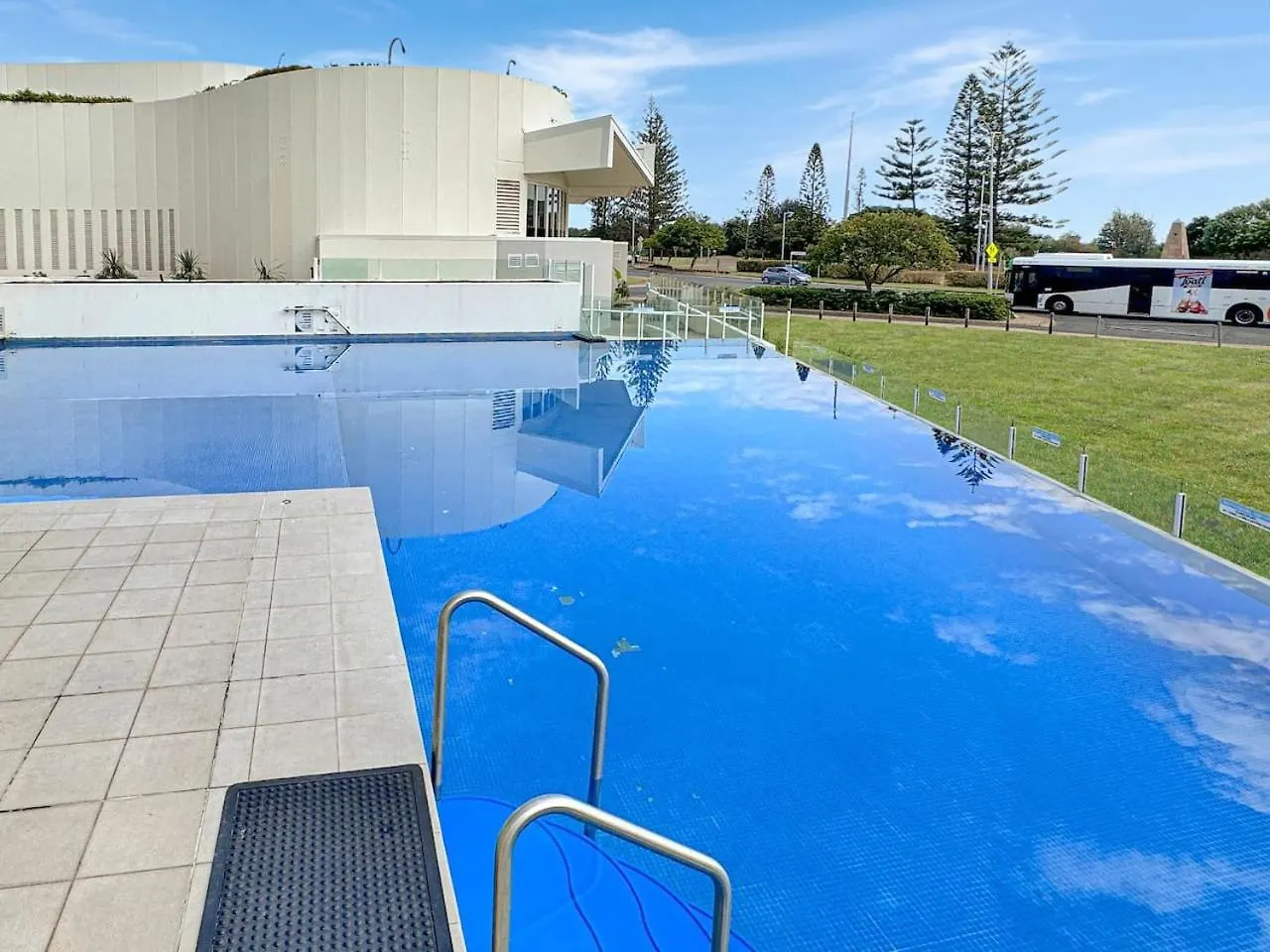 New 2 Level Coastal Luxe Penthouse With Rooftop Gold Coast Australia