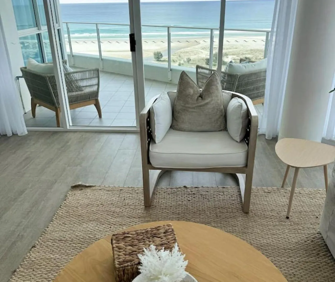 Apartment New 2 Level Coastal Luxe Penthouse With Rooftop Gold Coast