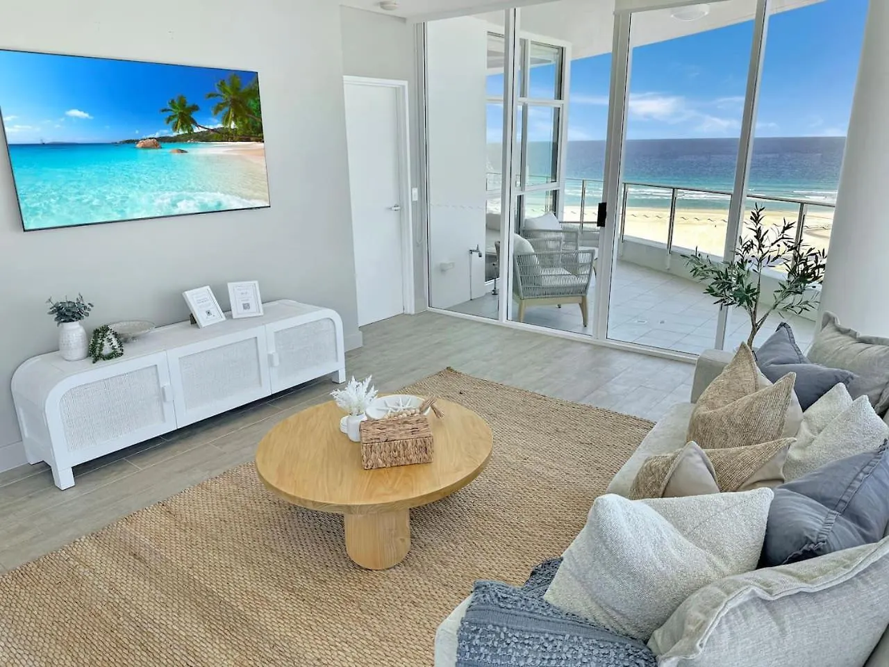 Apartment New 2 Level Coastal Luxe Penthouse With Rooftop Gold Coast