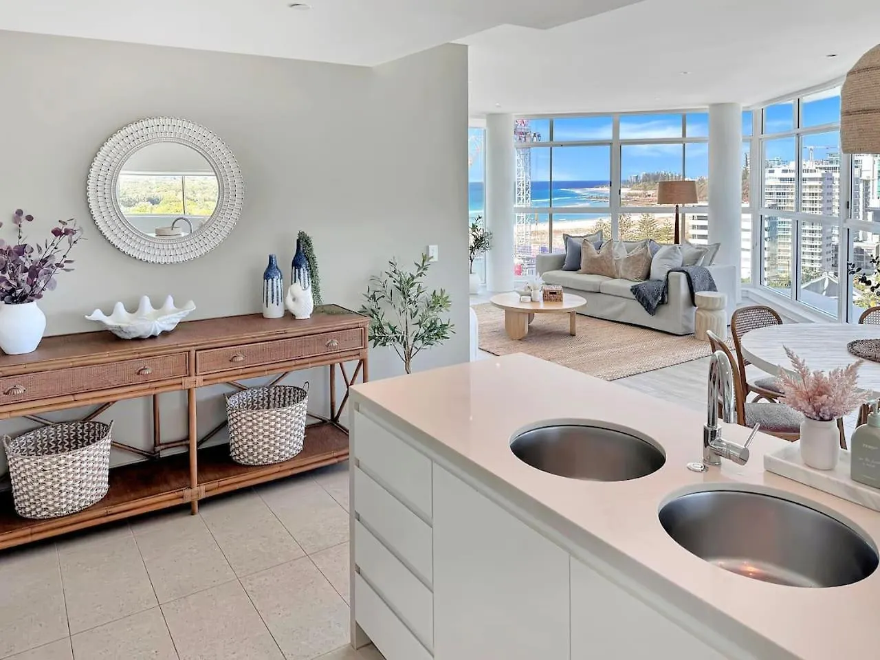 New 2 Level Coastal Luxe Penthouse With Rooftop Gold Coast Apartment