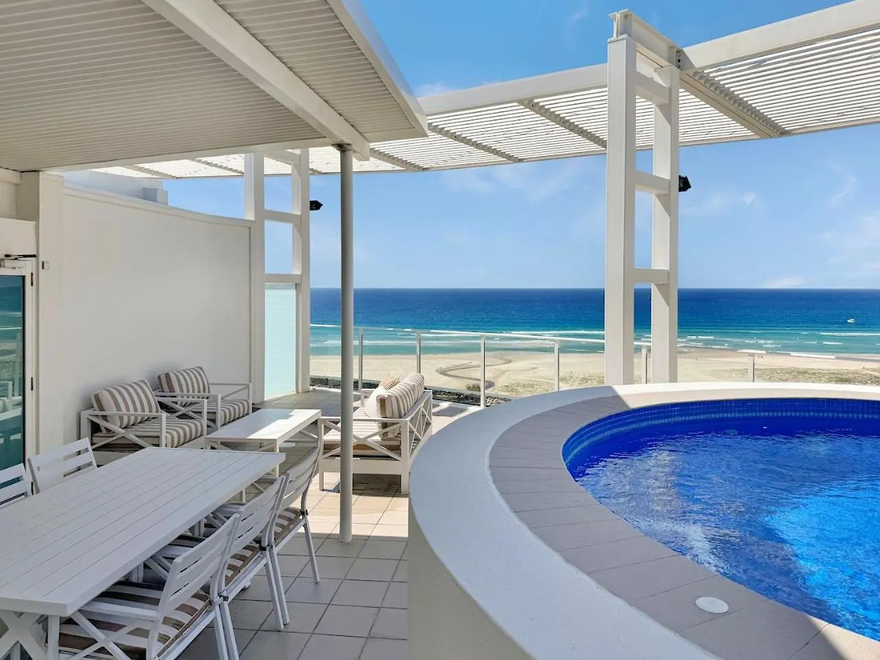 New 2 Level Coastal Luxe Penthouse With Rooftop Gold Coast
