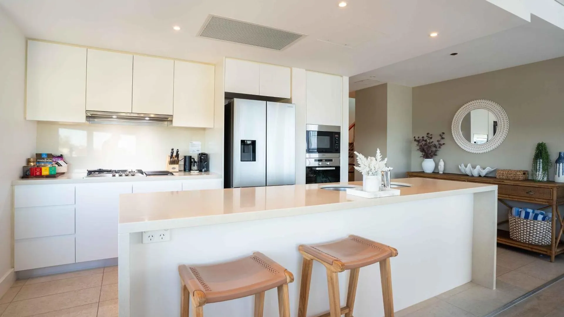 Coastal Penthouse 3Br Luxe Living Over Kirra Beach غولد كوست شقة
