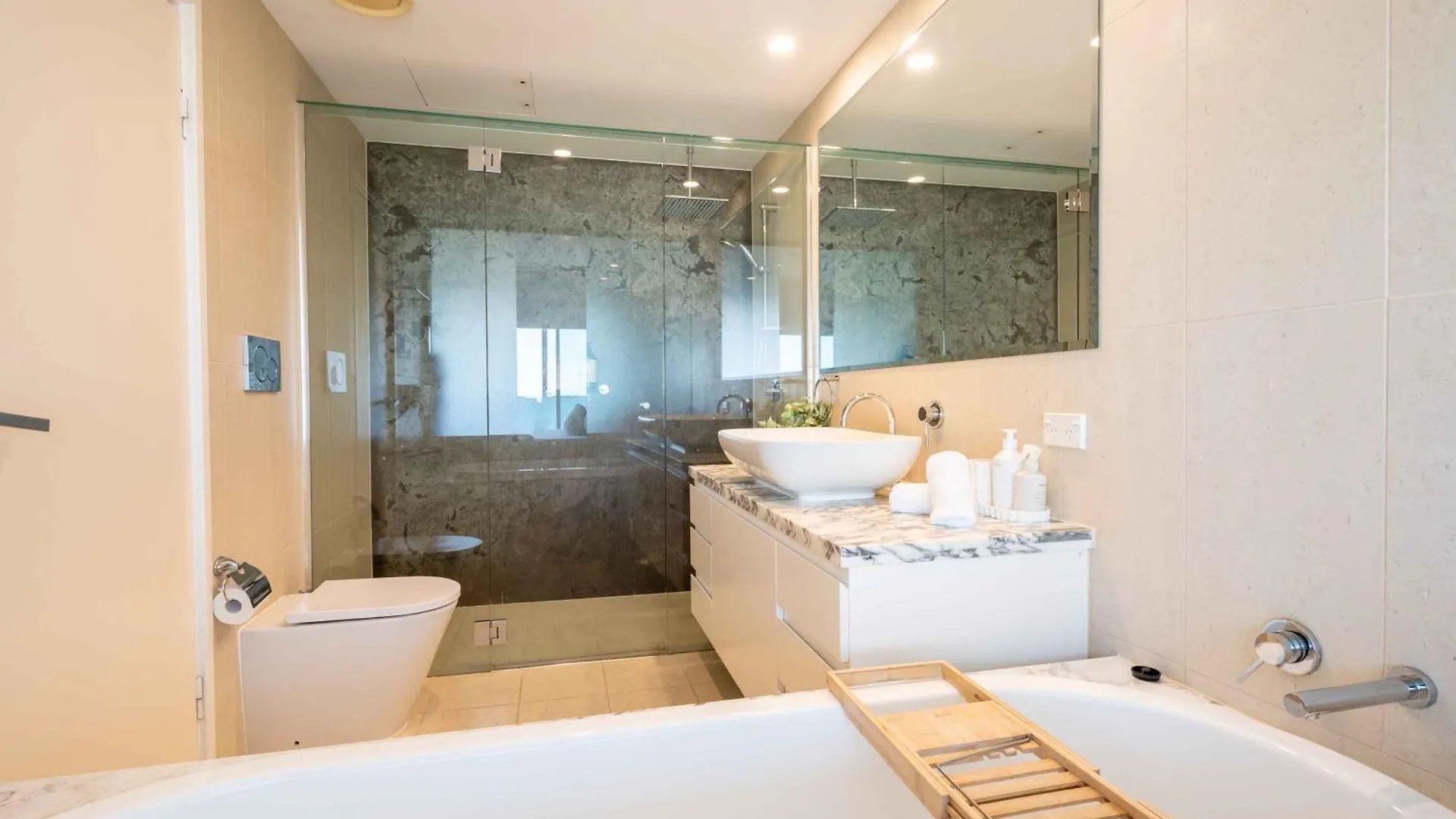 Coastal Penthouse 3Br Luxe Living Over Kirra Beach غولد كوست أستراليا